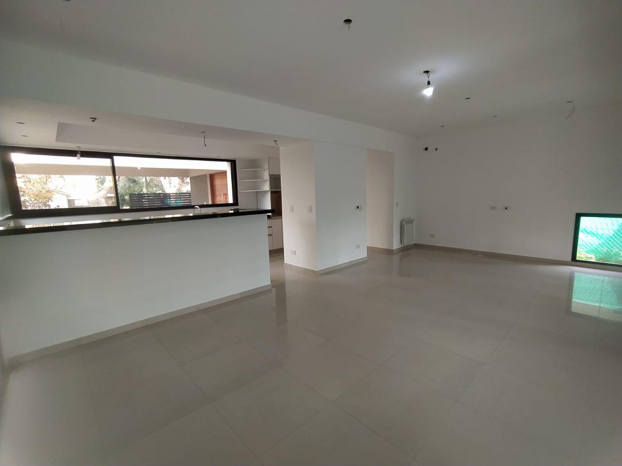 Propiedad de excelente calidad en zona residencial Los Troncos