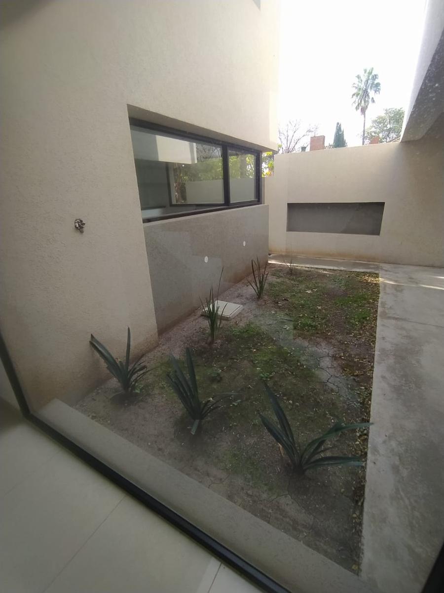 Propiedad de excelente calidad en zona residencial Los Troncos