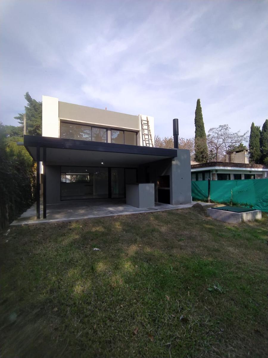 Propiedad de excelente calidad en zona residencial Los Troncos