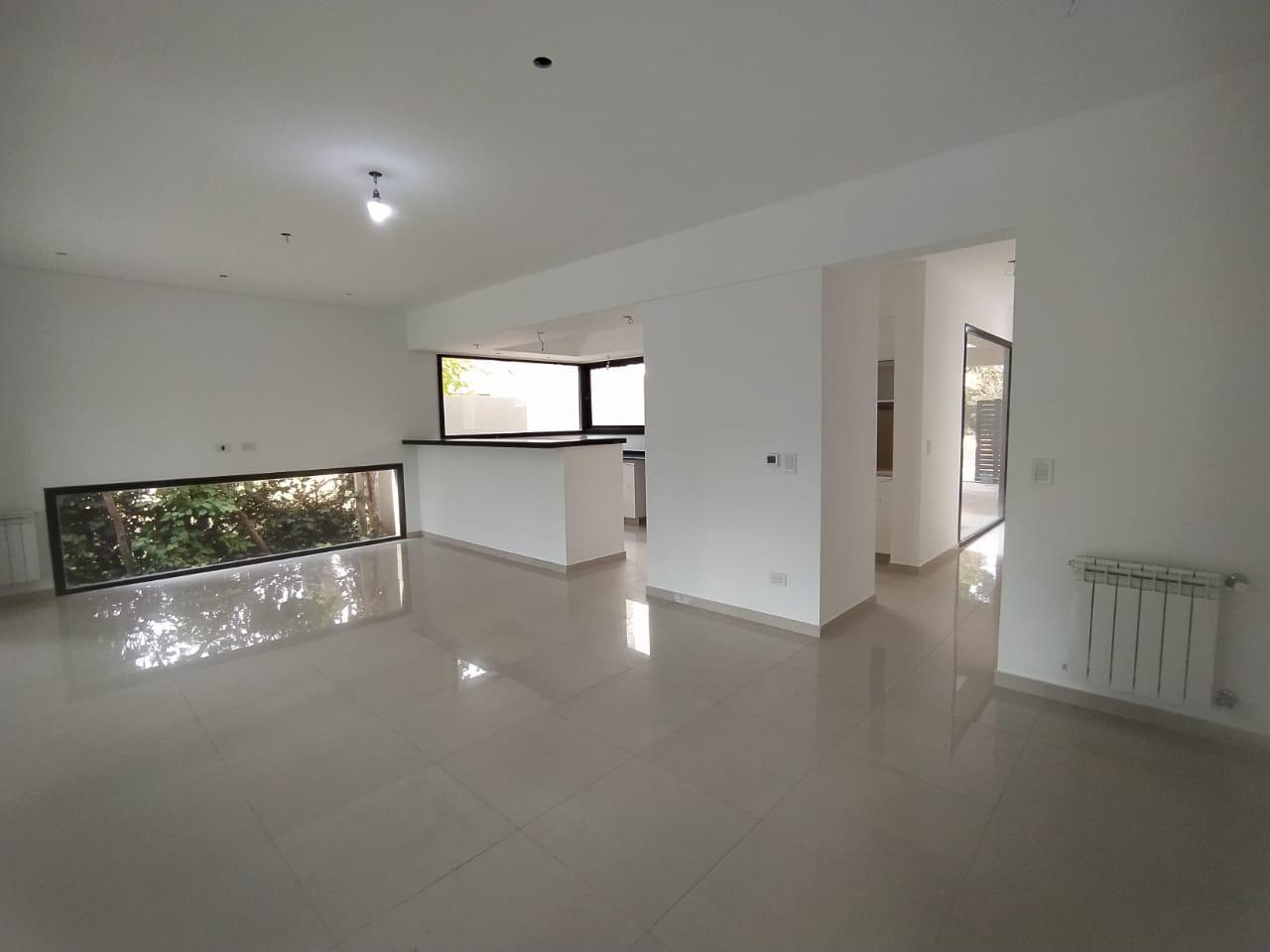 Propiedad de excelente calidad en zona residencial Los Troncos