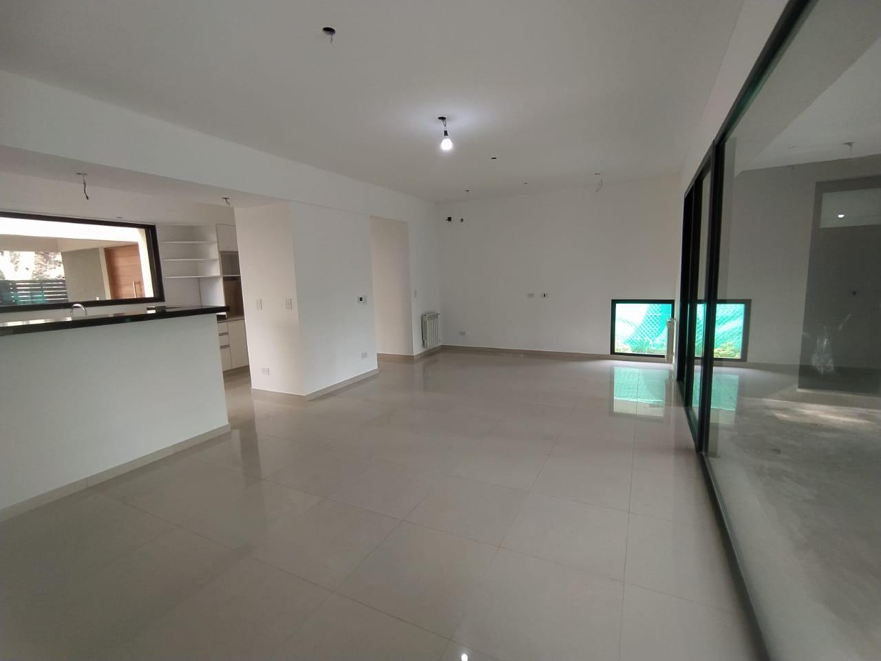 Propiedad de excelente calidad en zona residencial Los Troncos