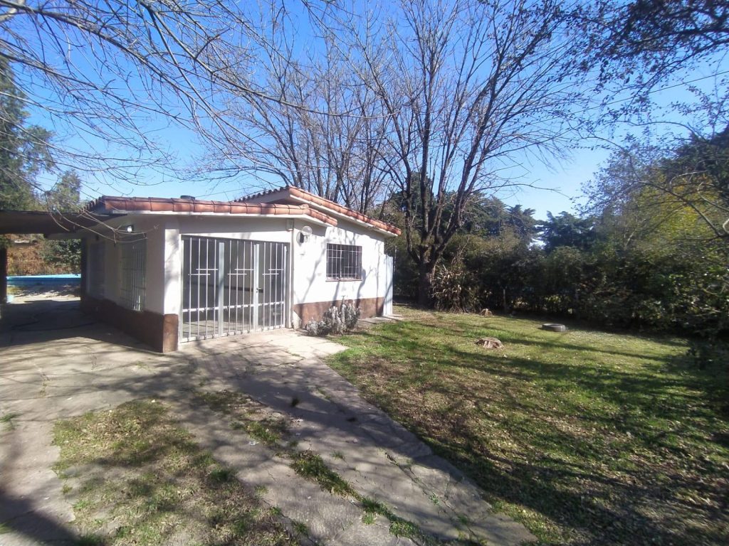 Chalet en San Miguel al 200 –  Roldan.