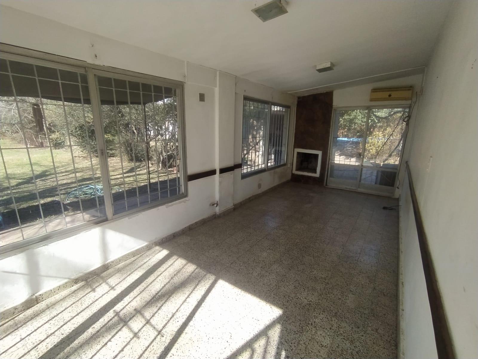 Chalet en San Miguel al 200 –  Roldan.