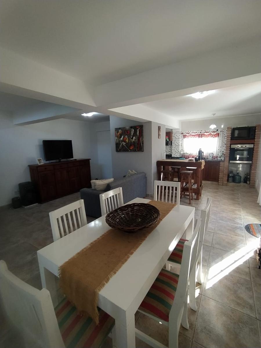 Chalet por calle San Bernardo al 100 – Roldan