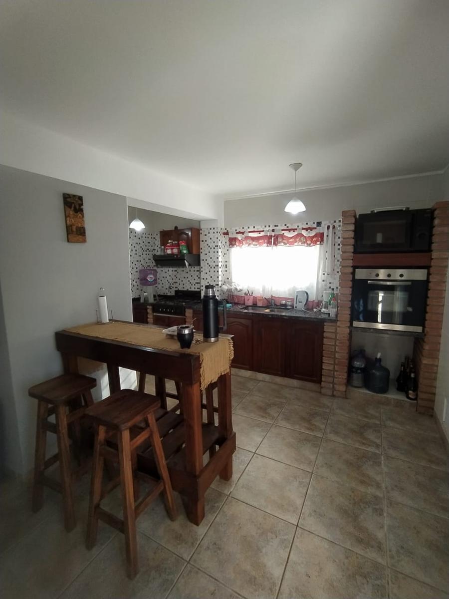 Chalet por calle San Bernardo al 100 – Roldan