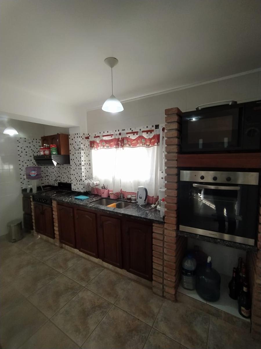 Chalet por calle San Bernardo al 100 – Roldan