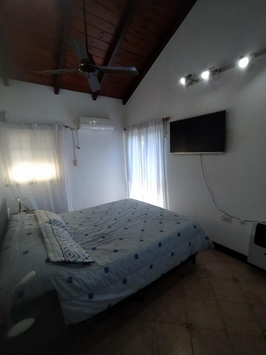 Chalet por calle San Bernardo al 100 – Roldan