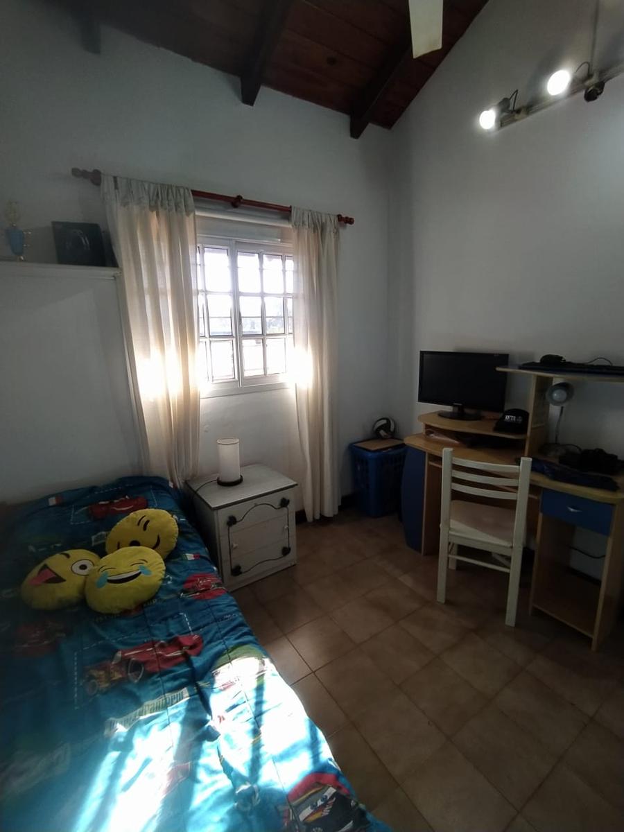 Chalet por calle San Bernardo al 100 – Roldan