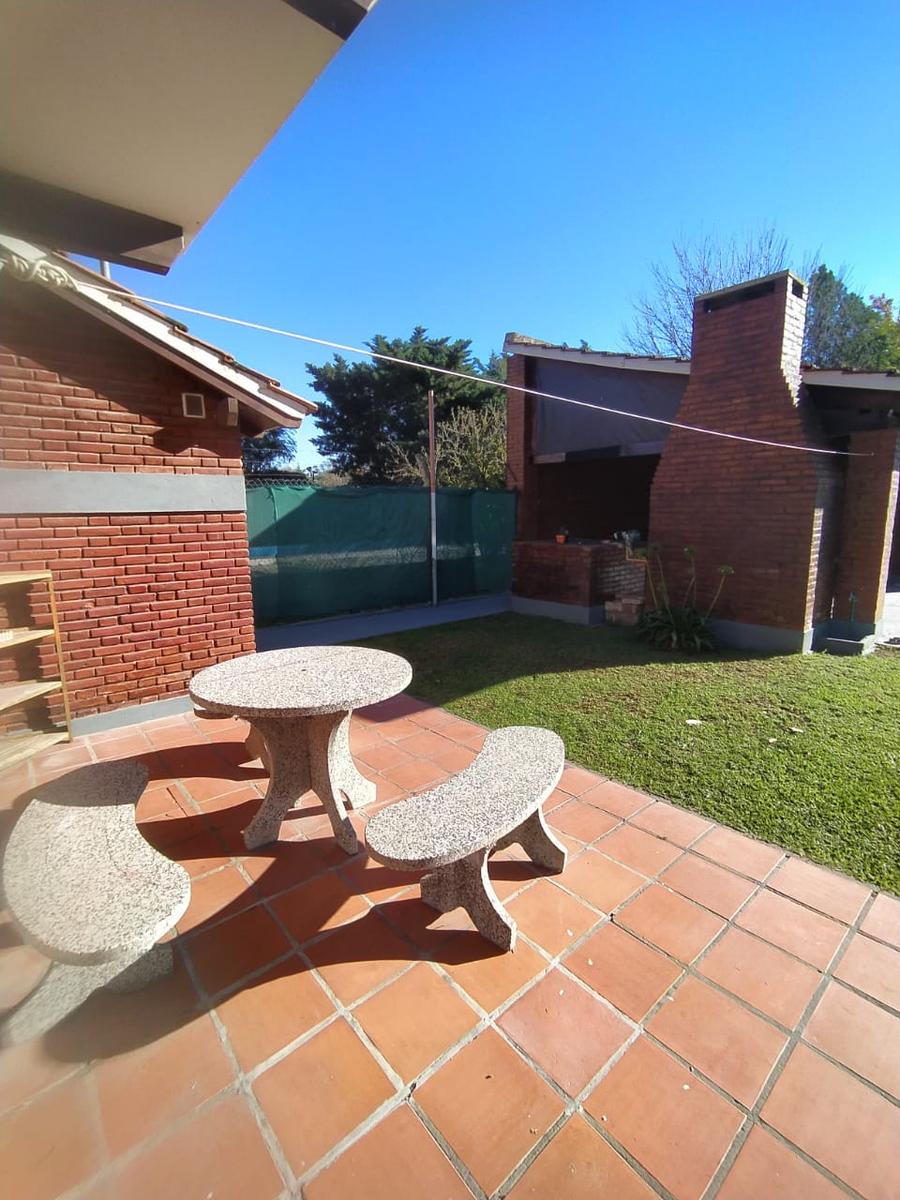 Chalet por calle San Bernardo al 100 – Roldan