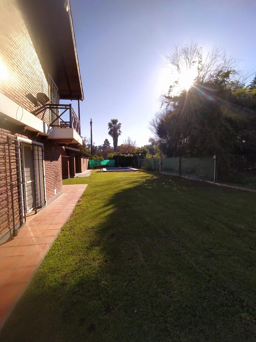 Chalet por calle San Bernardo al 100 – Roldan