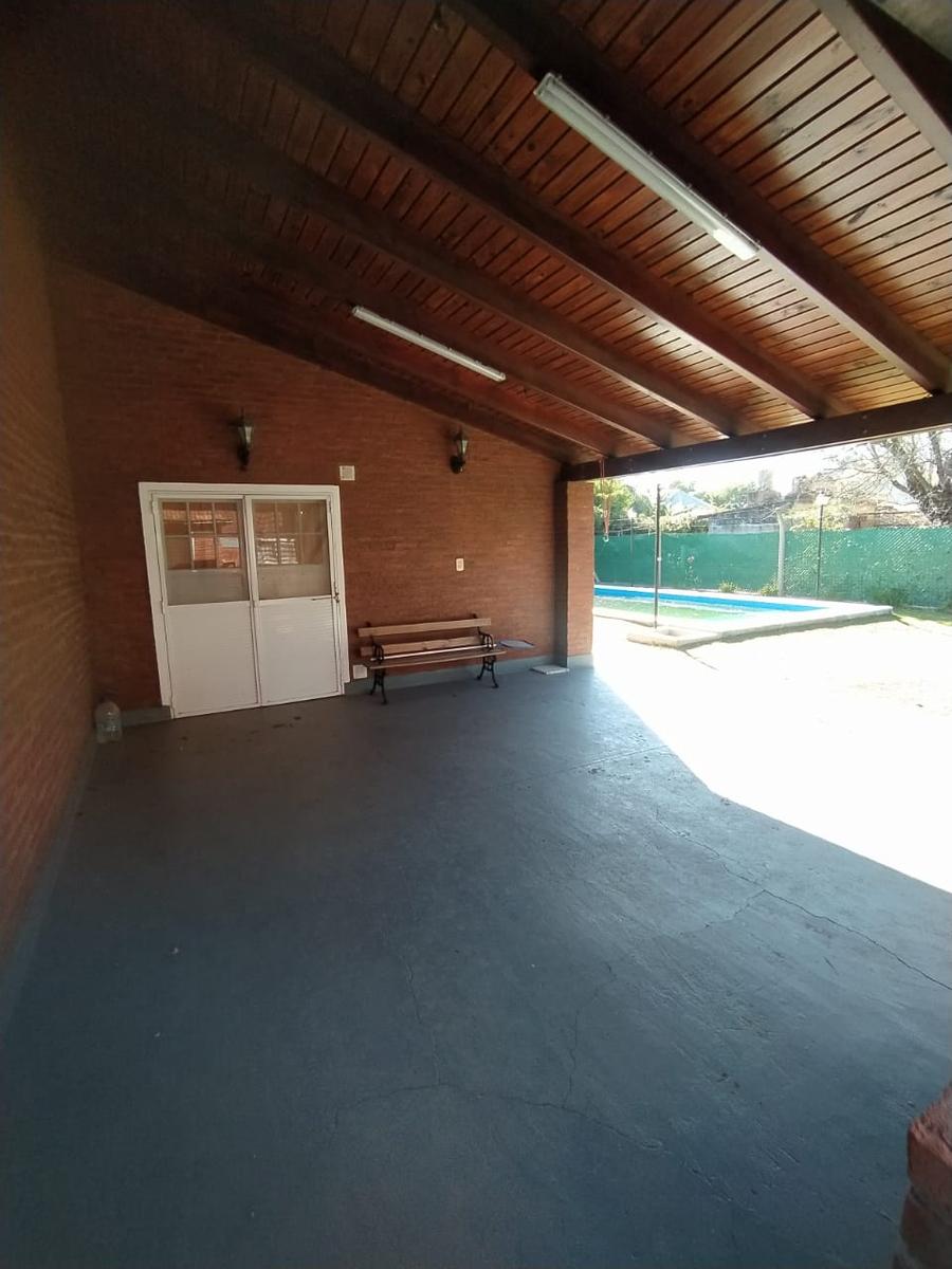 Chalet por calle San Bernardo al 100 – Roldan