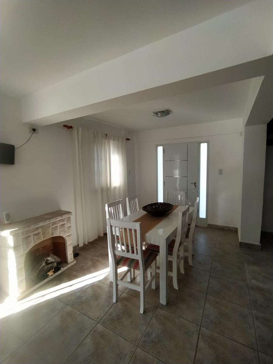 Chalet por calle San Bernardo al 100 – Roldan