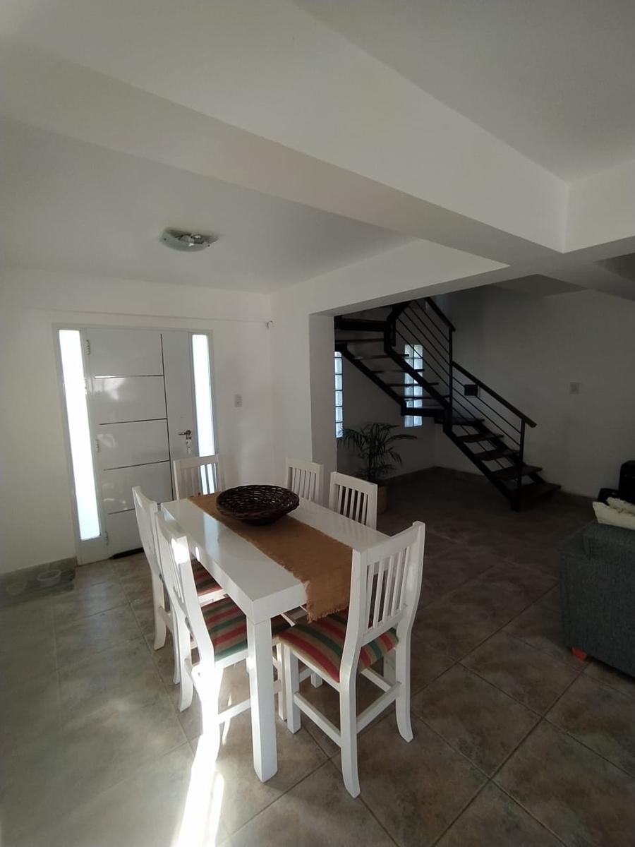 Chalet por calle San Bernardo al 100 – Roldan