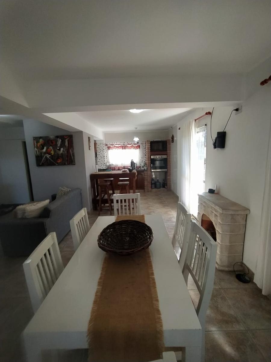 Chalet por calle San Bernardo al 100 – Roldan