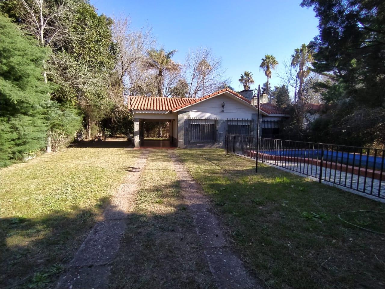 Chalet de estilo en Los Troncos Gdor. Vera al 2200