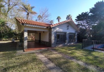 Chalet de estilo en Los Troncos Gdor. Vera al 2200