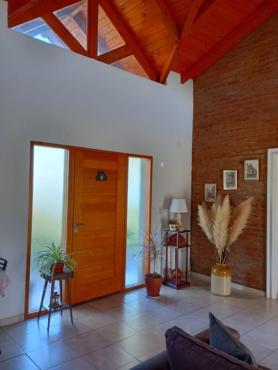 Chalet en Funes Norte – Luciano Molinas  al 1800