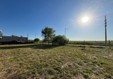 Terreno en Funes Norte uso habitacional/comercial