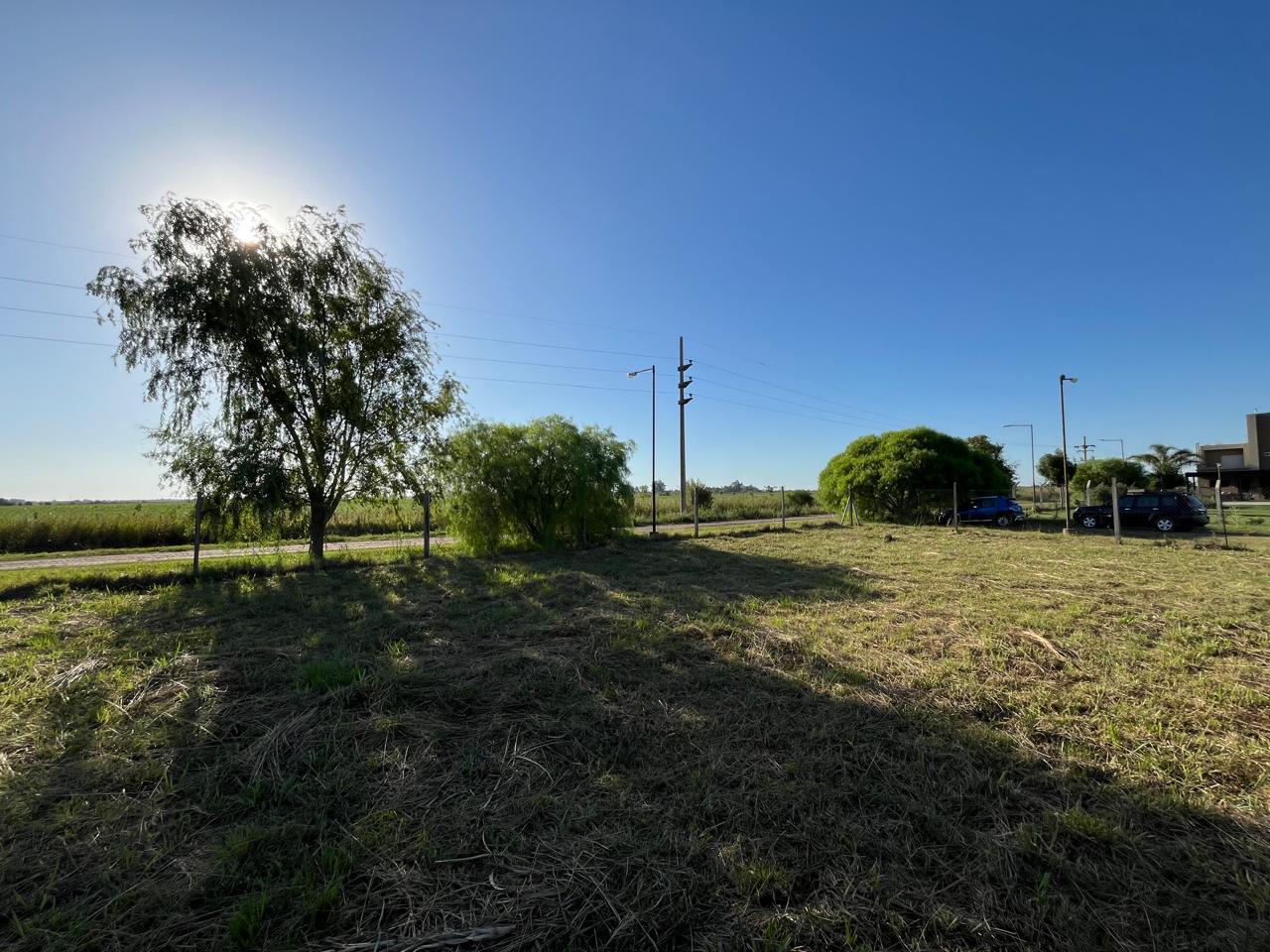 Terreno en Funes Norte uso habitacional/comercial