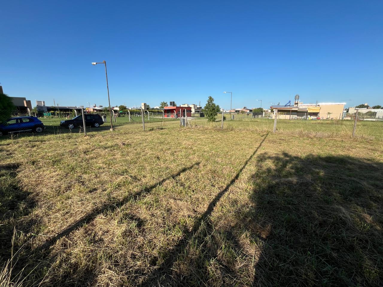 Terreno en Funes Norte uso habitacional/comercial